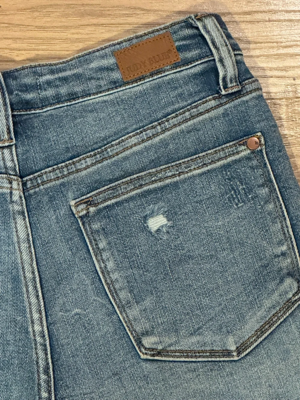 Judy Blue Denim Shorts Women’s Size S Distressed Frayed Hem Mid Rise